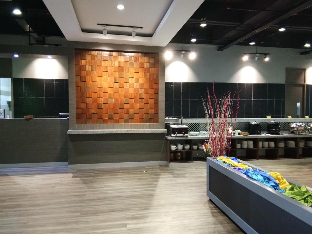 Purnama Hotel Limbang Exterior foto